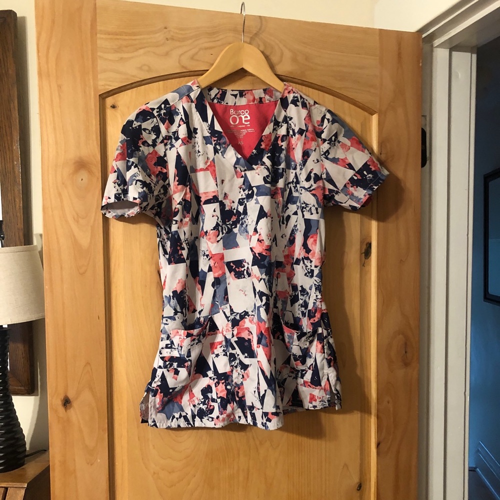 Barco one scrub top